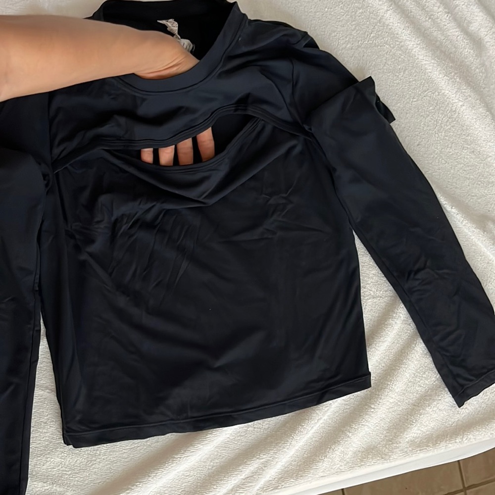 Alphalete- Keyhole soft tee- Worn once